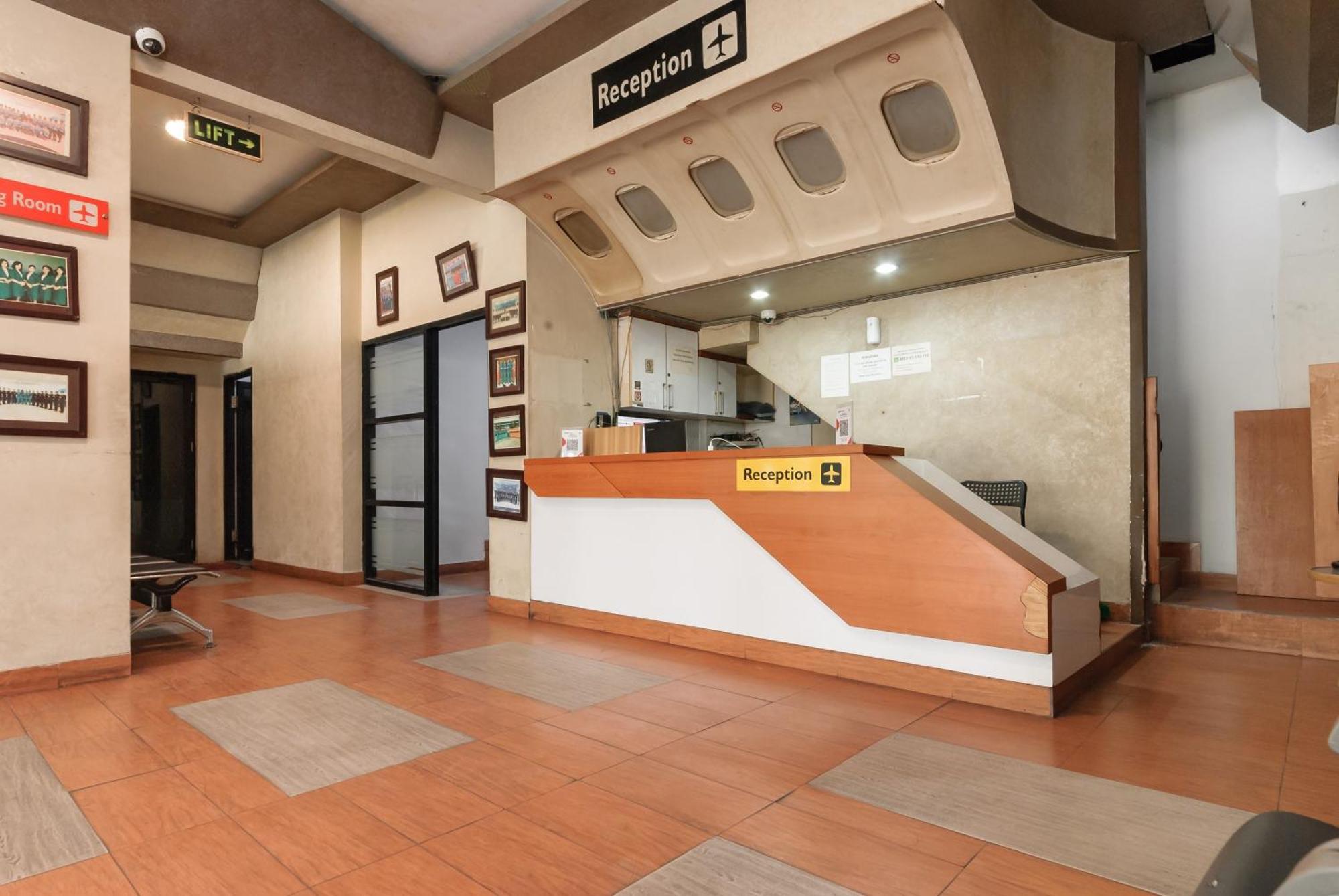 מלון טנגרנג Reddoorz Near Mandaya Royal Hospital Puri מראה חיצוני תמונה