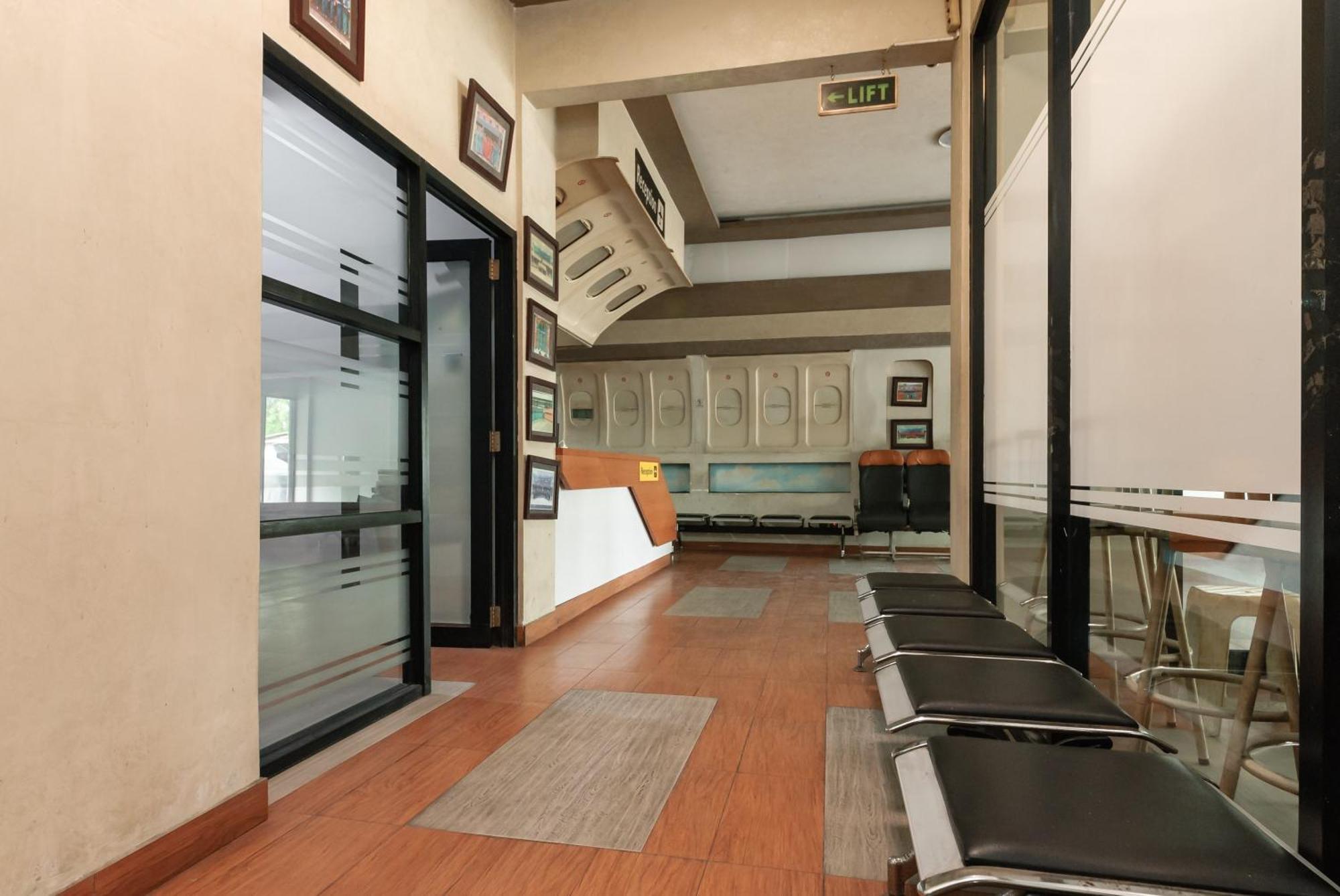 מלון טנגרנג Reddoorz Near Mandaya Royal Hospital Puri מראה חיצוני תמונה