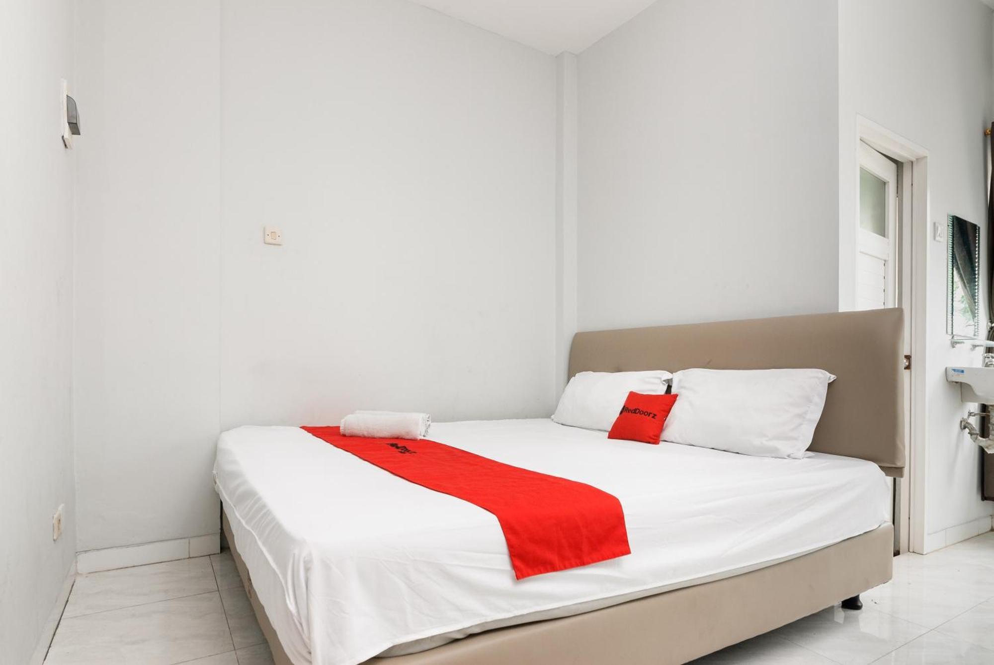 מלון טנגרנג Reddoorz Near Mandaya Royal Hospital Puri מראה חיצוני תמונה