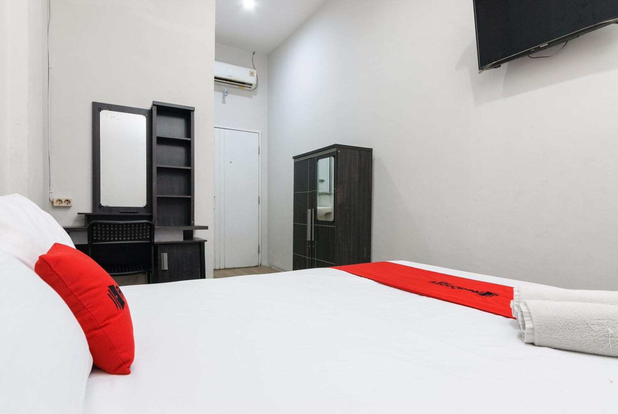 מלון טנגרנג Reddoorz Near Mandaya Royal Hospital Puri מראה חיצוני תמונה