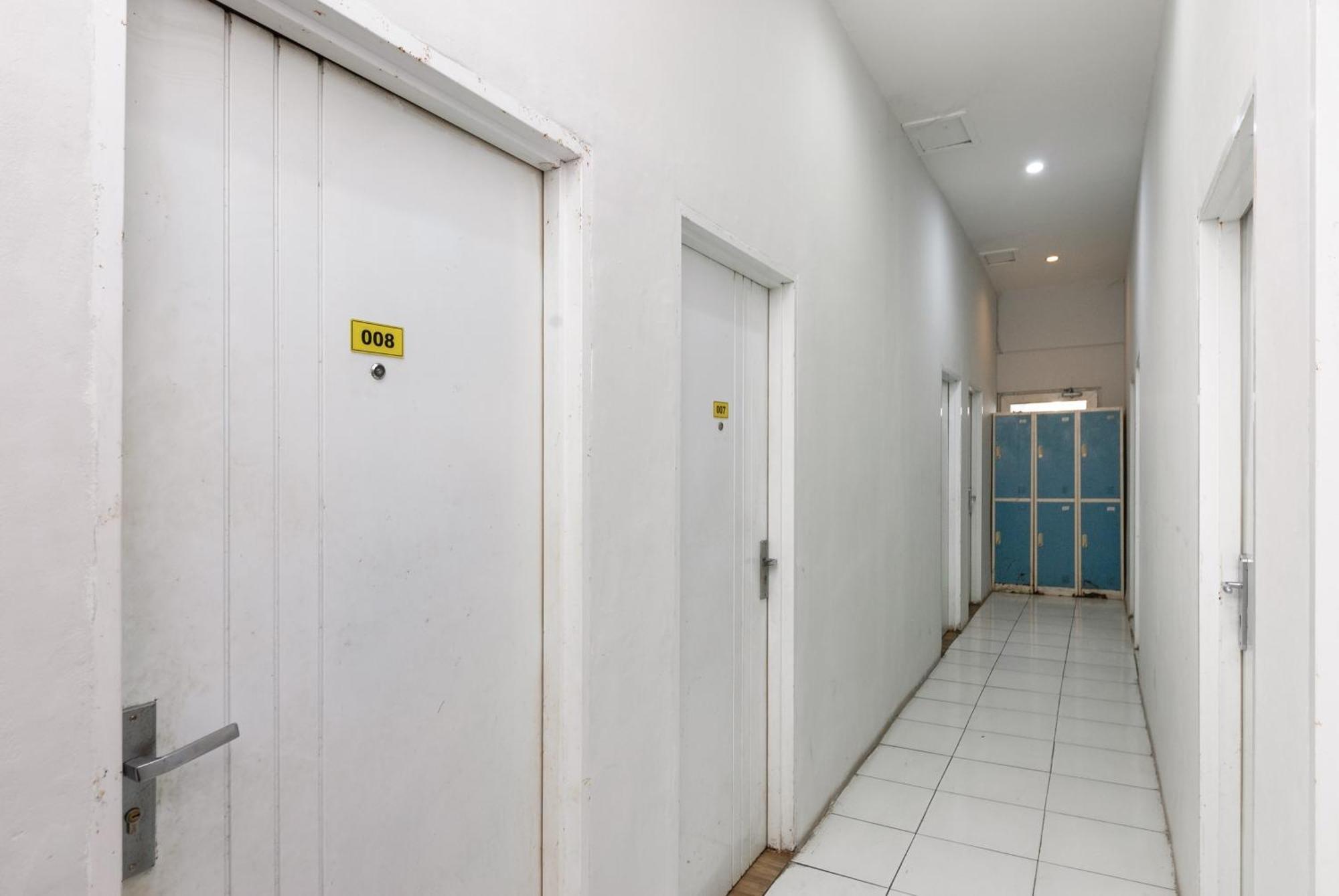 מלון טנגרנג Reddoorz Near Mandaya Royal Hospital Puri מראה חיצוני תמונה
