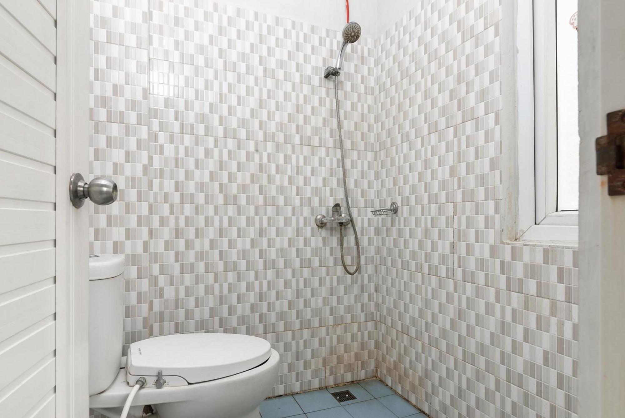 מלון טנגרנג Reddoorz Near Mandaya Royal Hospital Puri מראה חיצוני תמונה