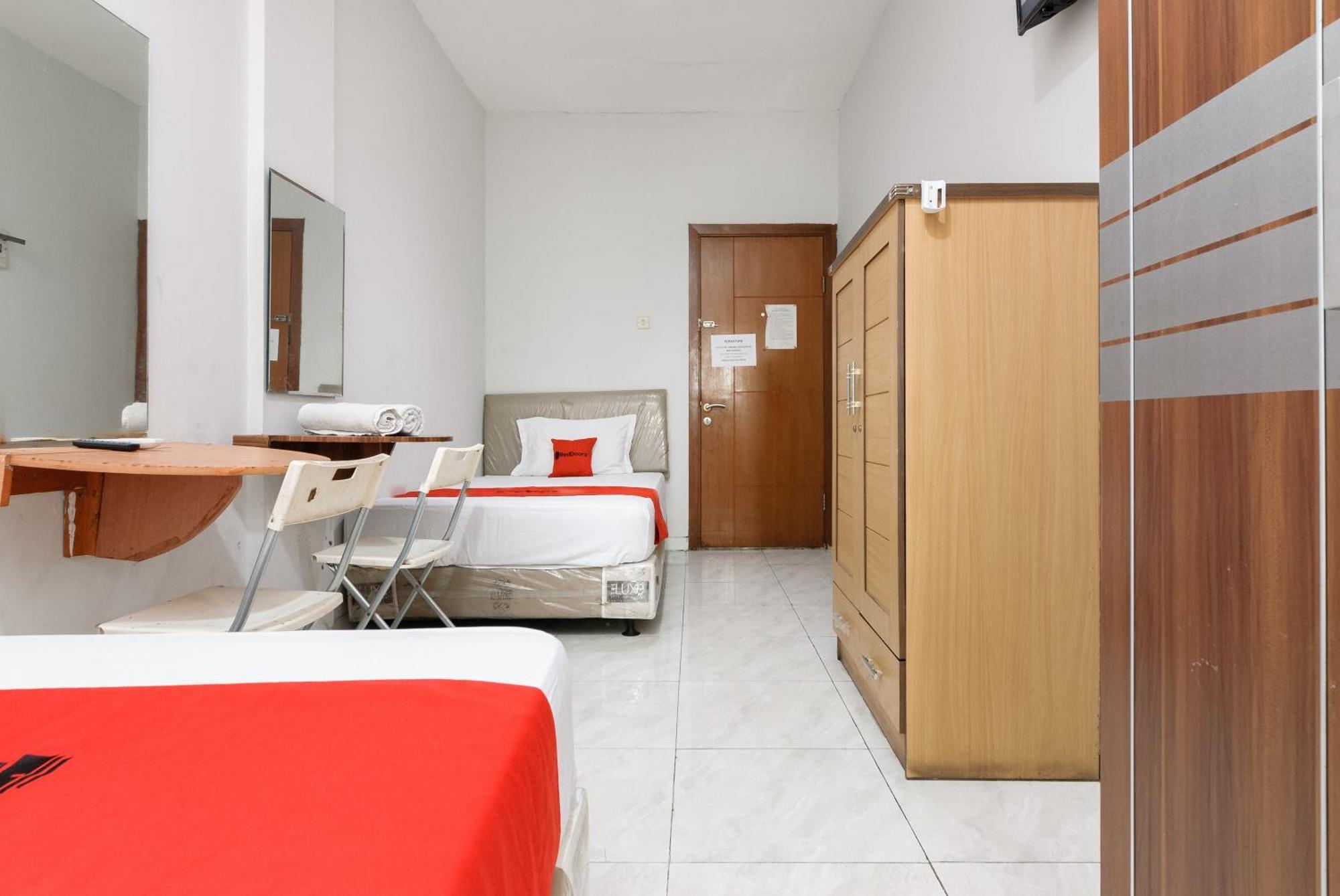מלון טנגרנג Reddoorz Near Mandaya Royal Hospital Puri מראה חיצוני תמונה