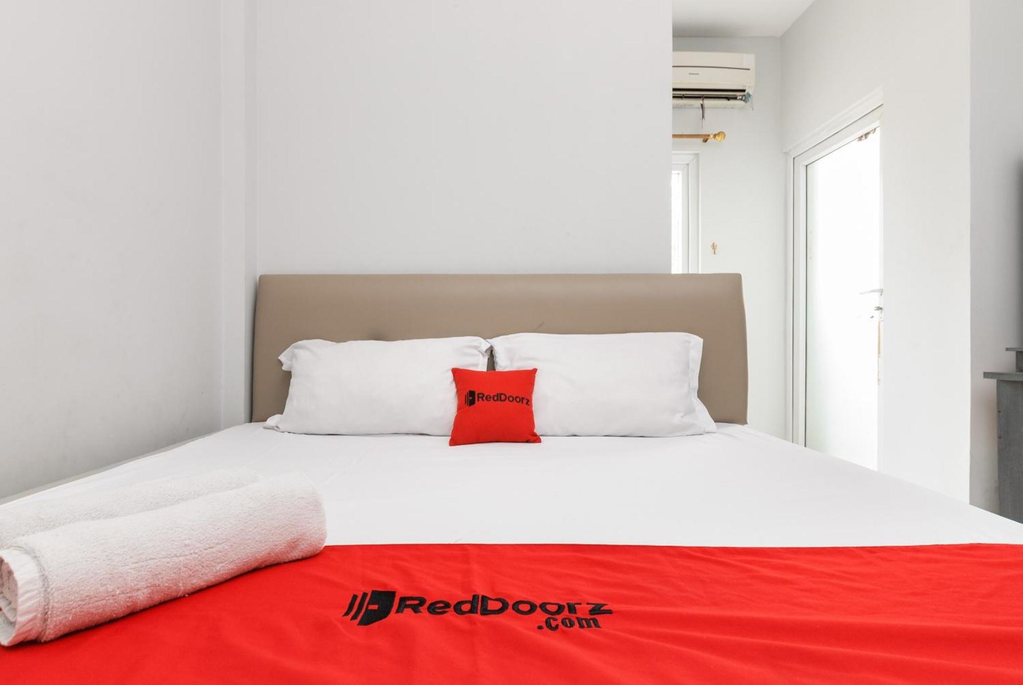 מלון טנגרנג Reddoorz Near Mandaya Royal Hospital Puri מראה חיצוני תמונה