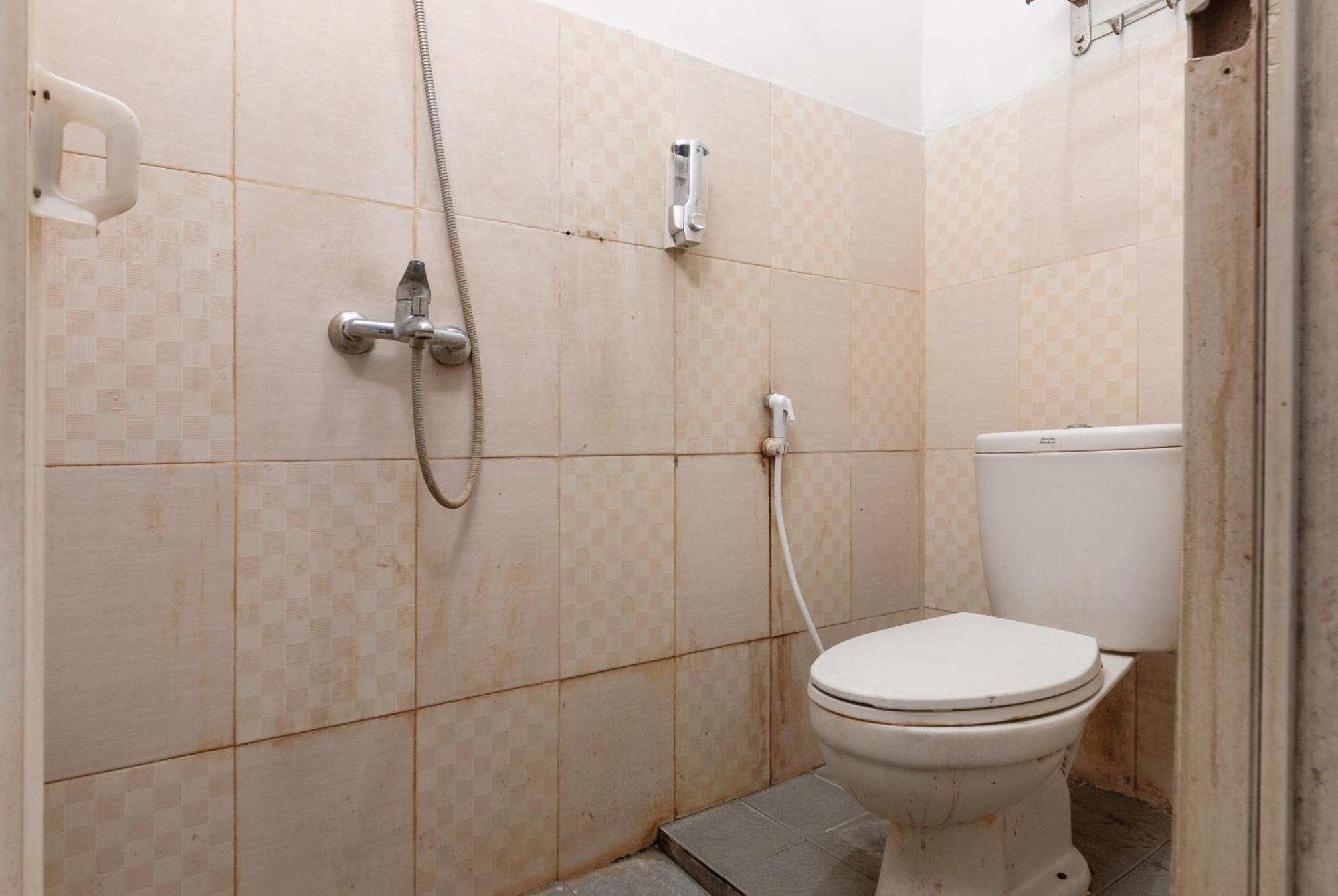 מלון טנגרנג Reddoorz Near Mandaya Royal Hospital Puri מראה חיצוני תמונה