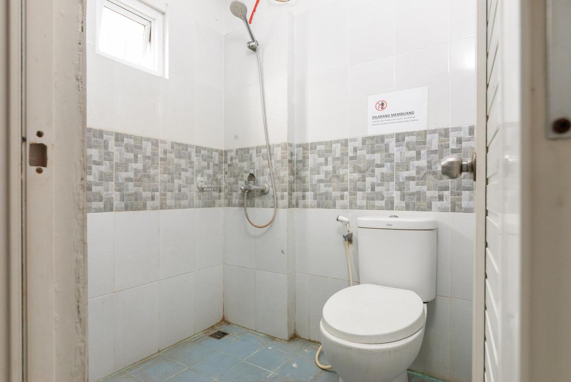 מלון טנגרנג Reddoorz Near Mandaya Royal Hospital Puri מראה חיצוני תמונה